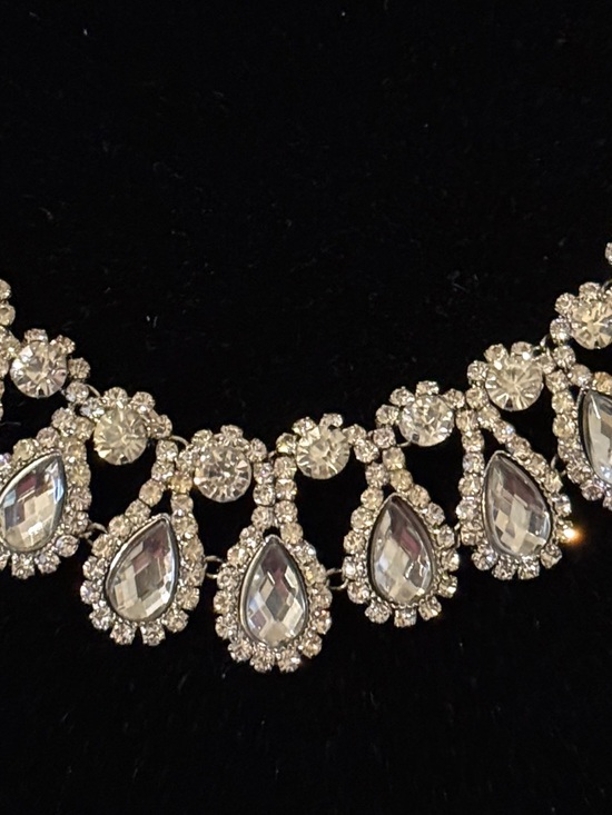 Gorgeous Rhinestone Princess Necklace - Picture 3 of 6